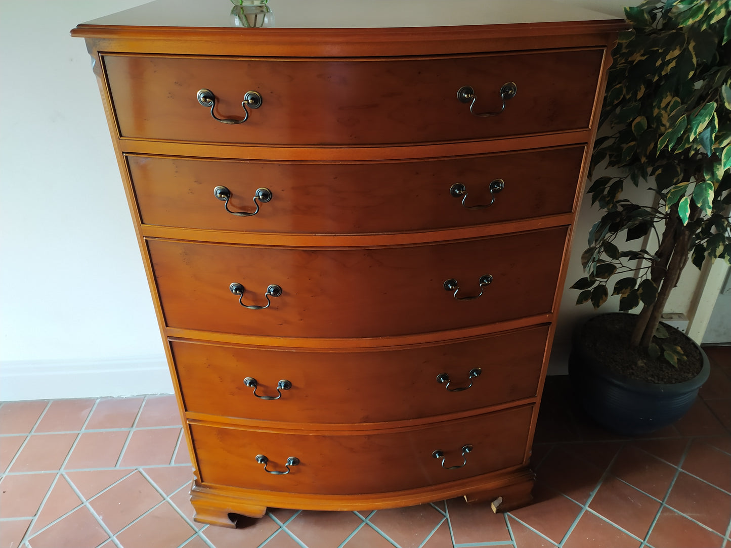 856 : Vintage Bow front chest of drawers Yew veneer