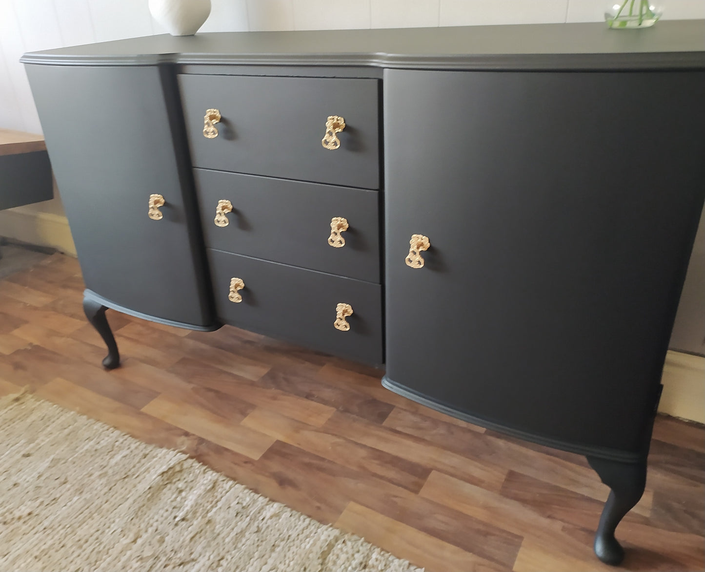 848 : Sideboard, McIntosh cabriole legs