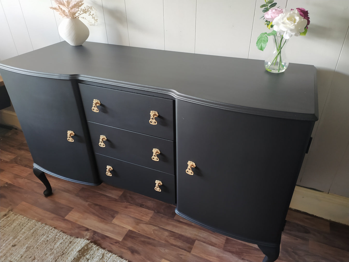 848 : Sideboard, McIntosh cabriole legs