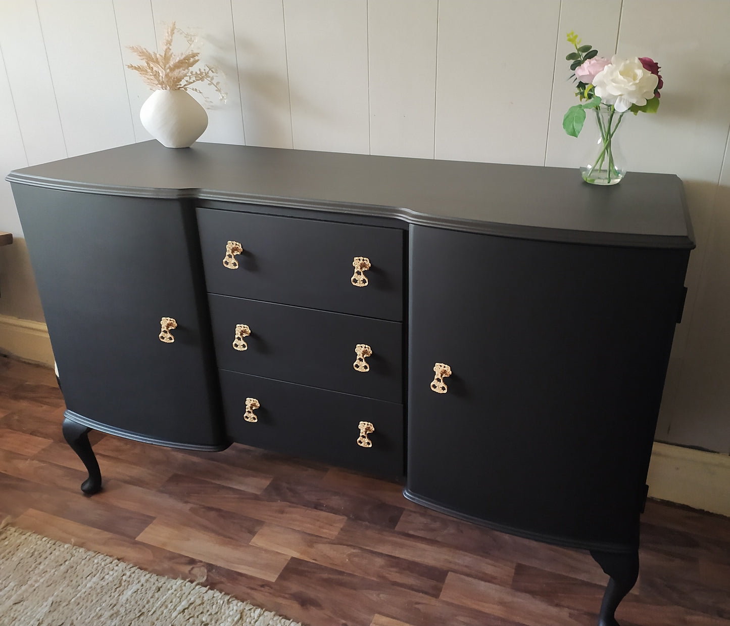 848 : Sideboard, McIntosh cabriole legs
