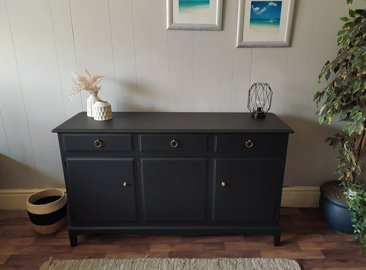 845 : Sideboard, vintage Stag Minstrel spray painted in Matt black