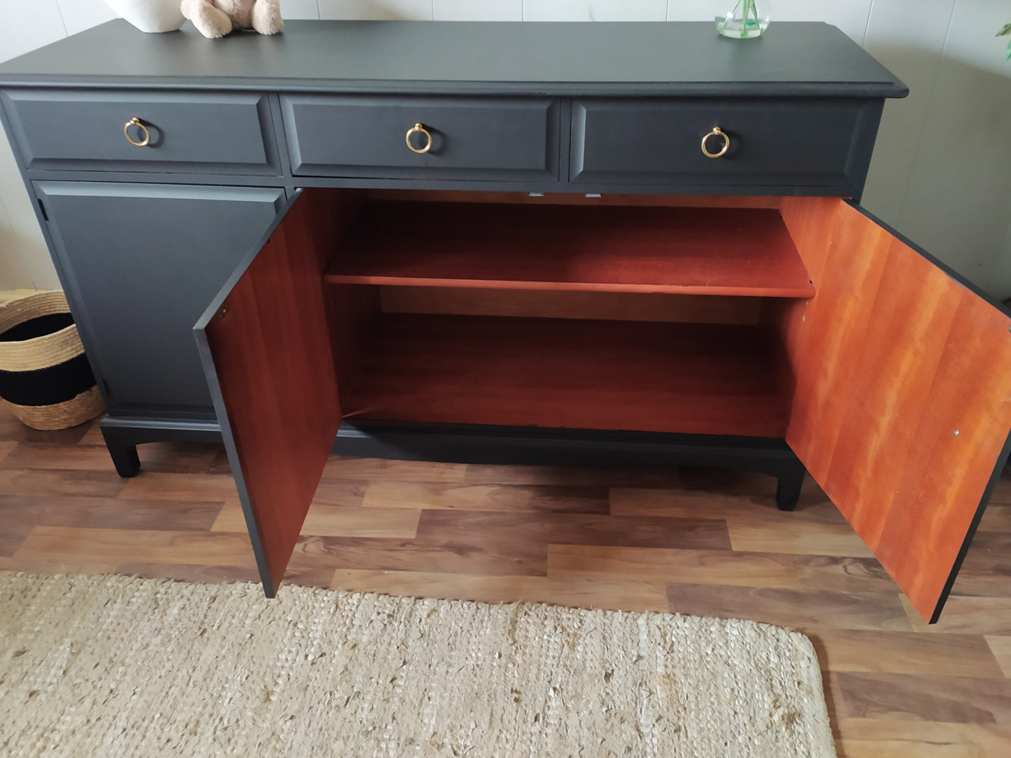 845 : Sideboard, vintage Stag Minstrel spray painted in Matt black