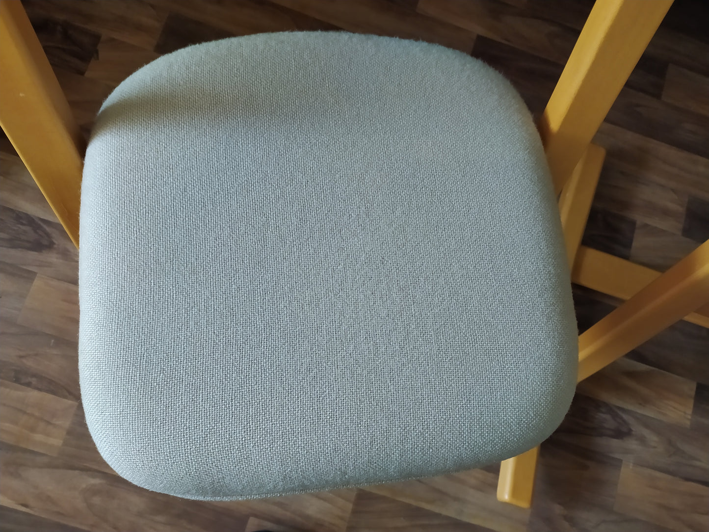 852 : Stokke Pendulum ergonomic rocking chair designed by Peter Ospvik