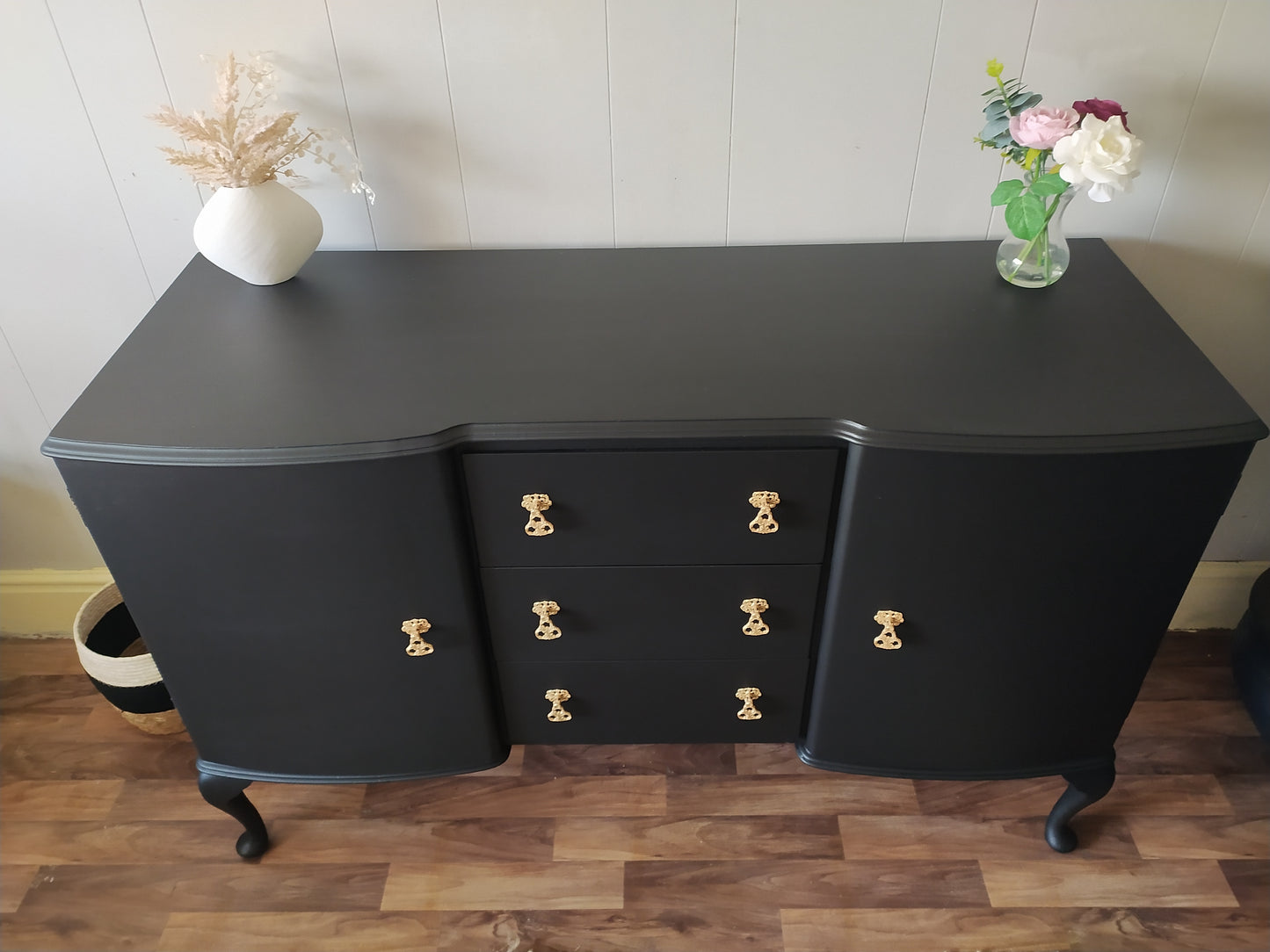 848 : Sideboard, McIntosh cabriole legs