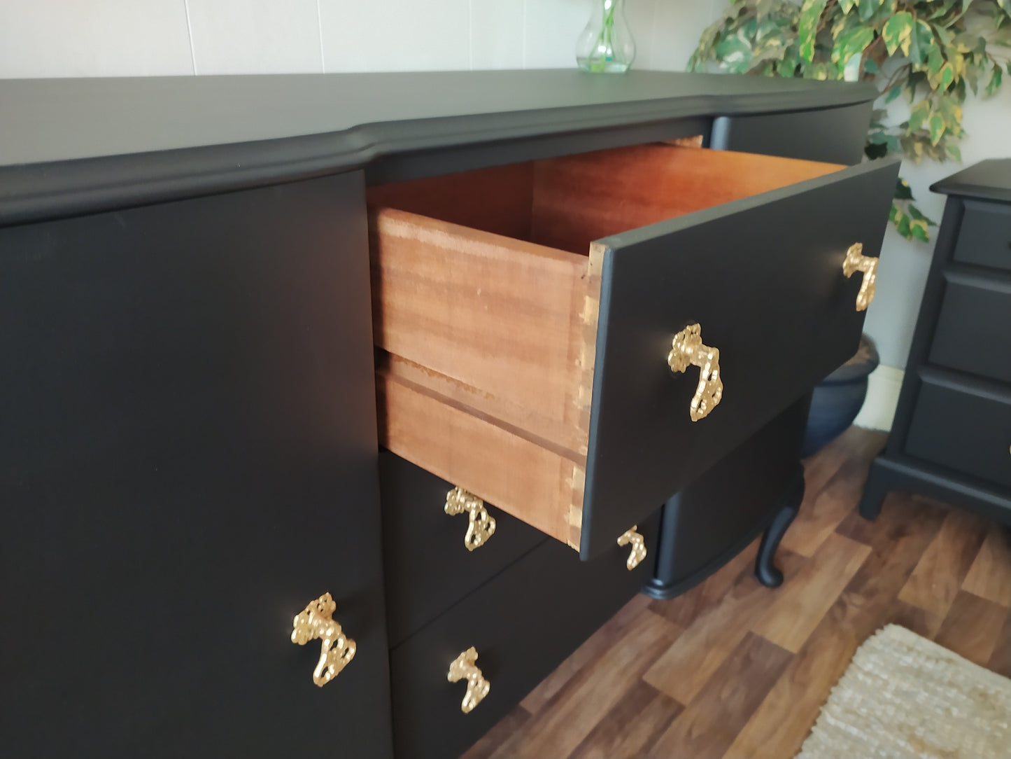 848 : Sideboard, McIntosh cabriole legs