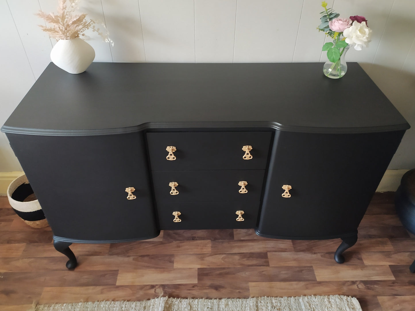 848 : Sideboard, McIntosh cabriole legs