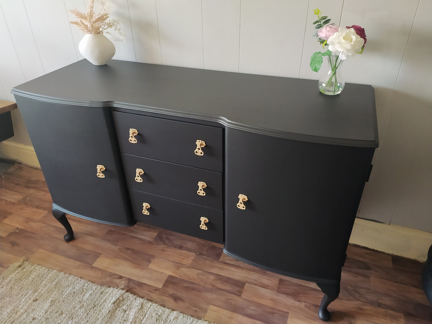 848 : Sideboard, McIntosh cabriole legs