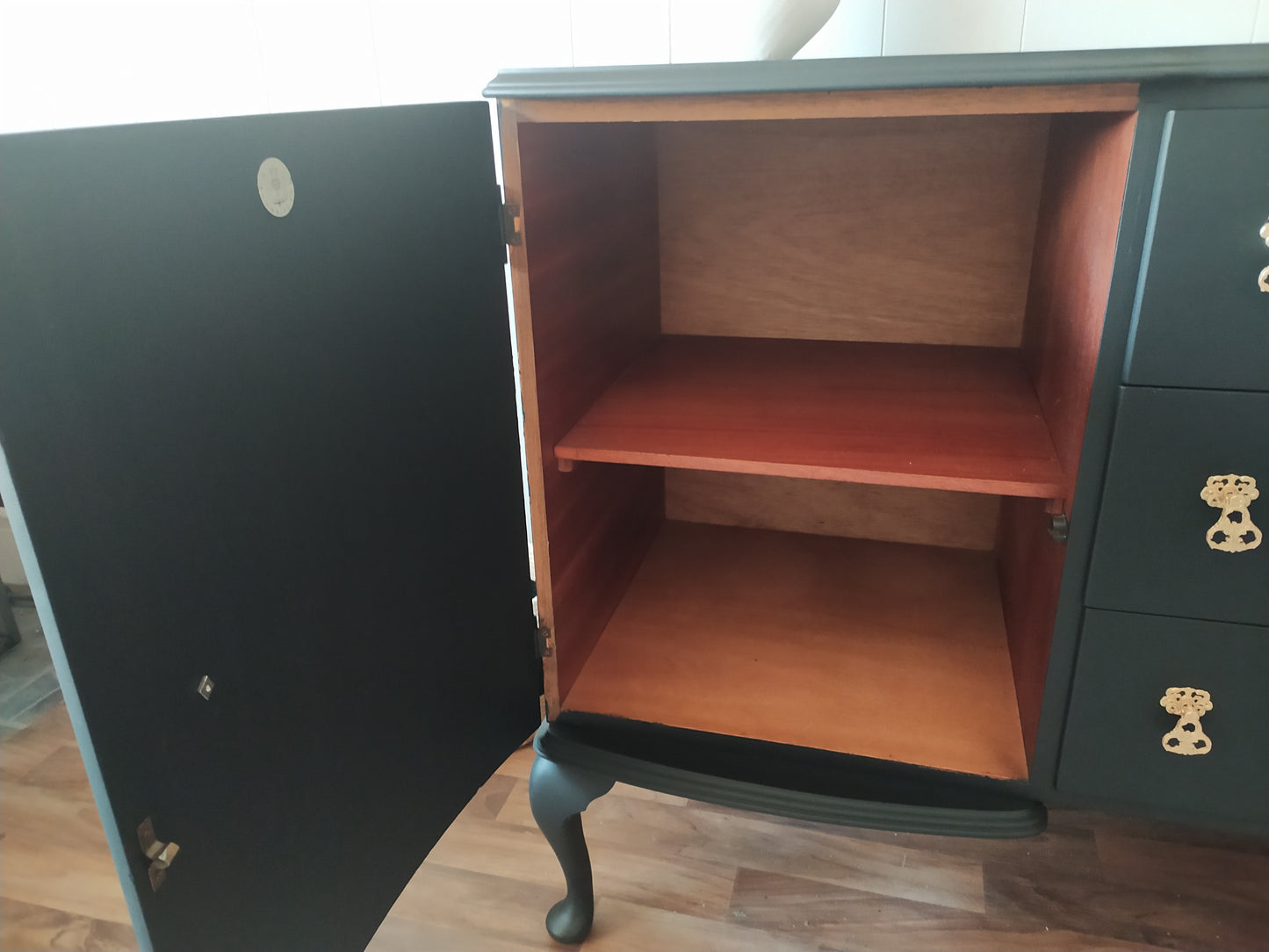 848 : Sideboard, McIntosh cabriole legs