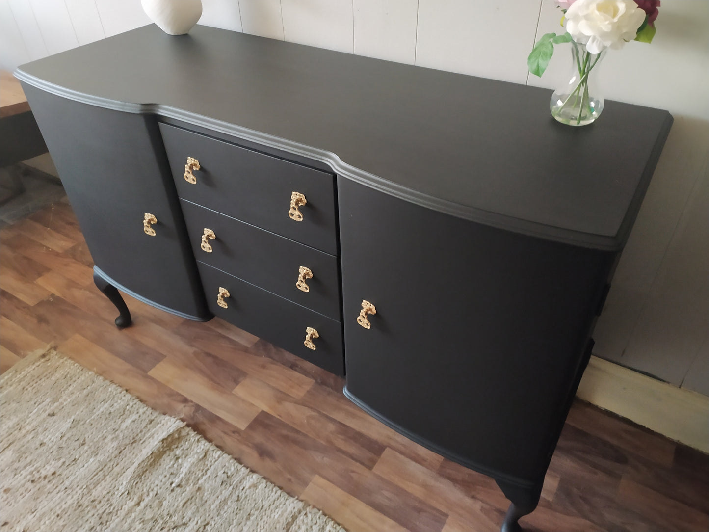 848 : Sideboard, McIntosh cabriole legs
