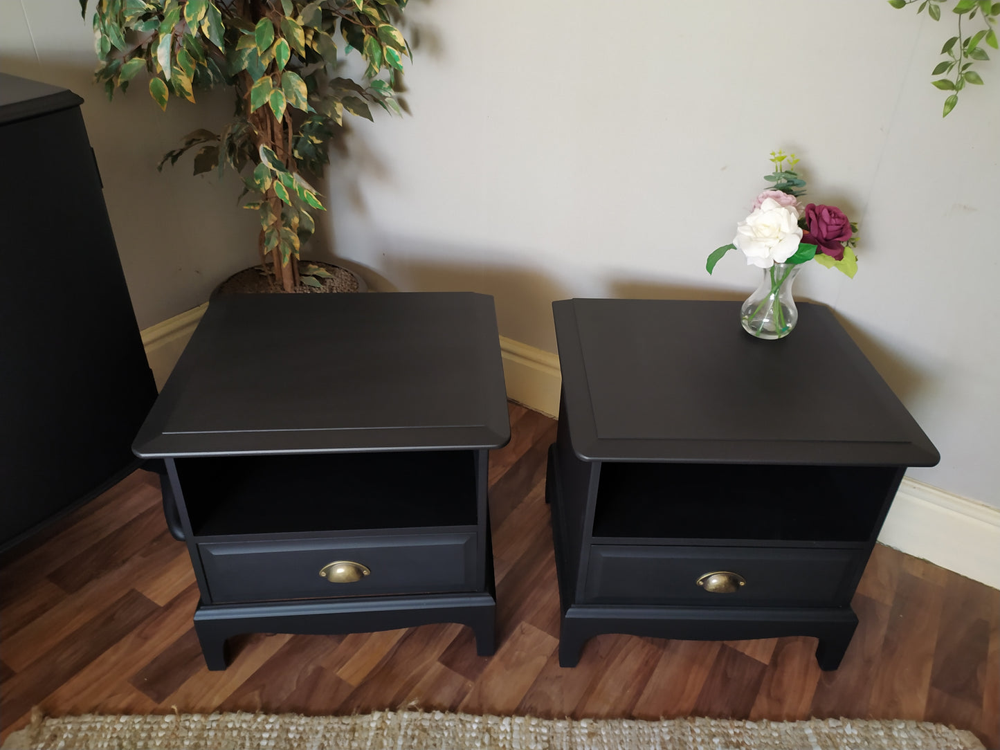 850 : Bedside cabinets with drawer