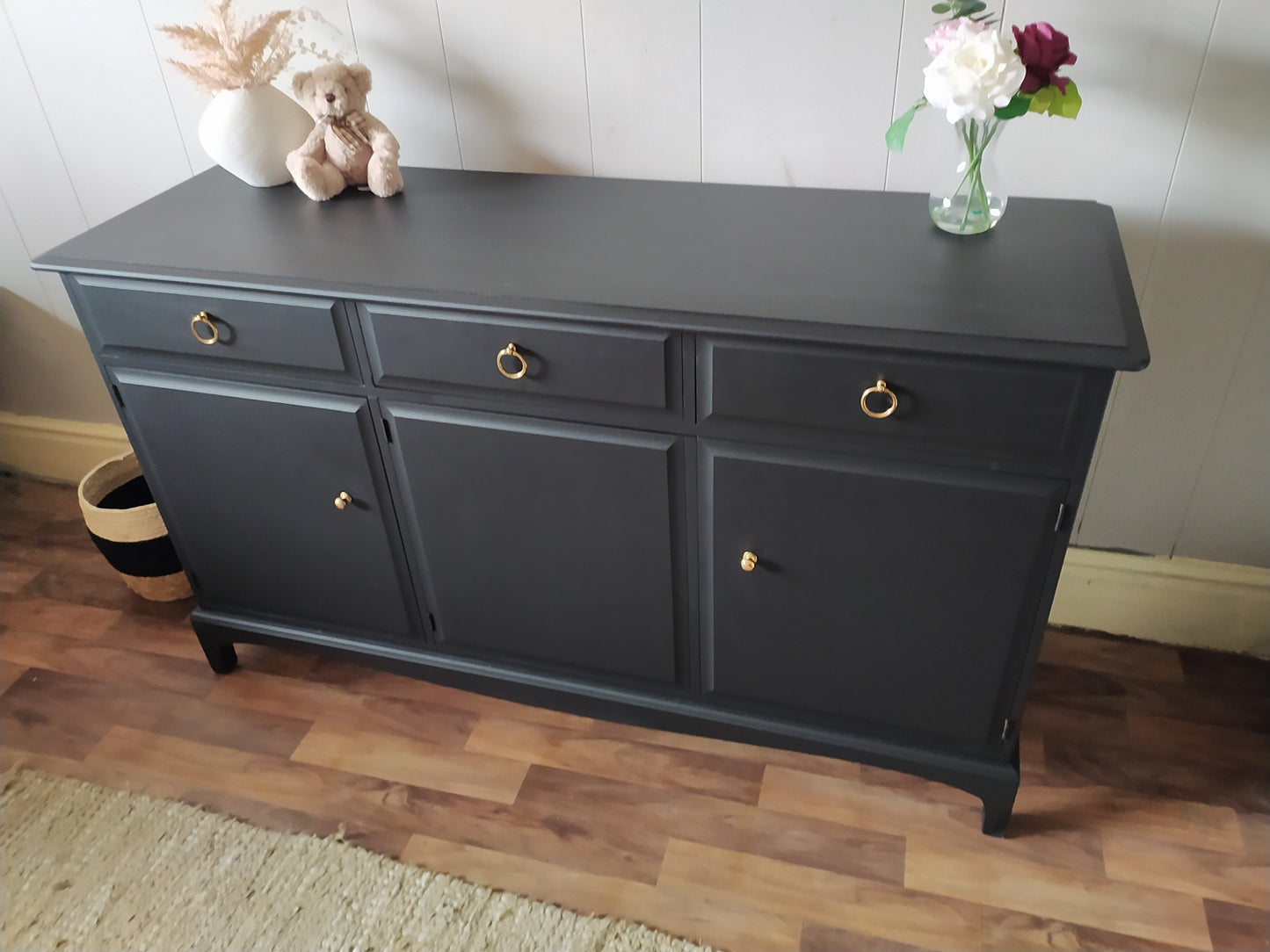 845 : Sideboard, vintage Stag Minstrel spray painted in Matt black