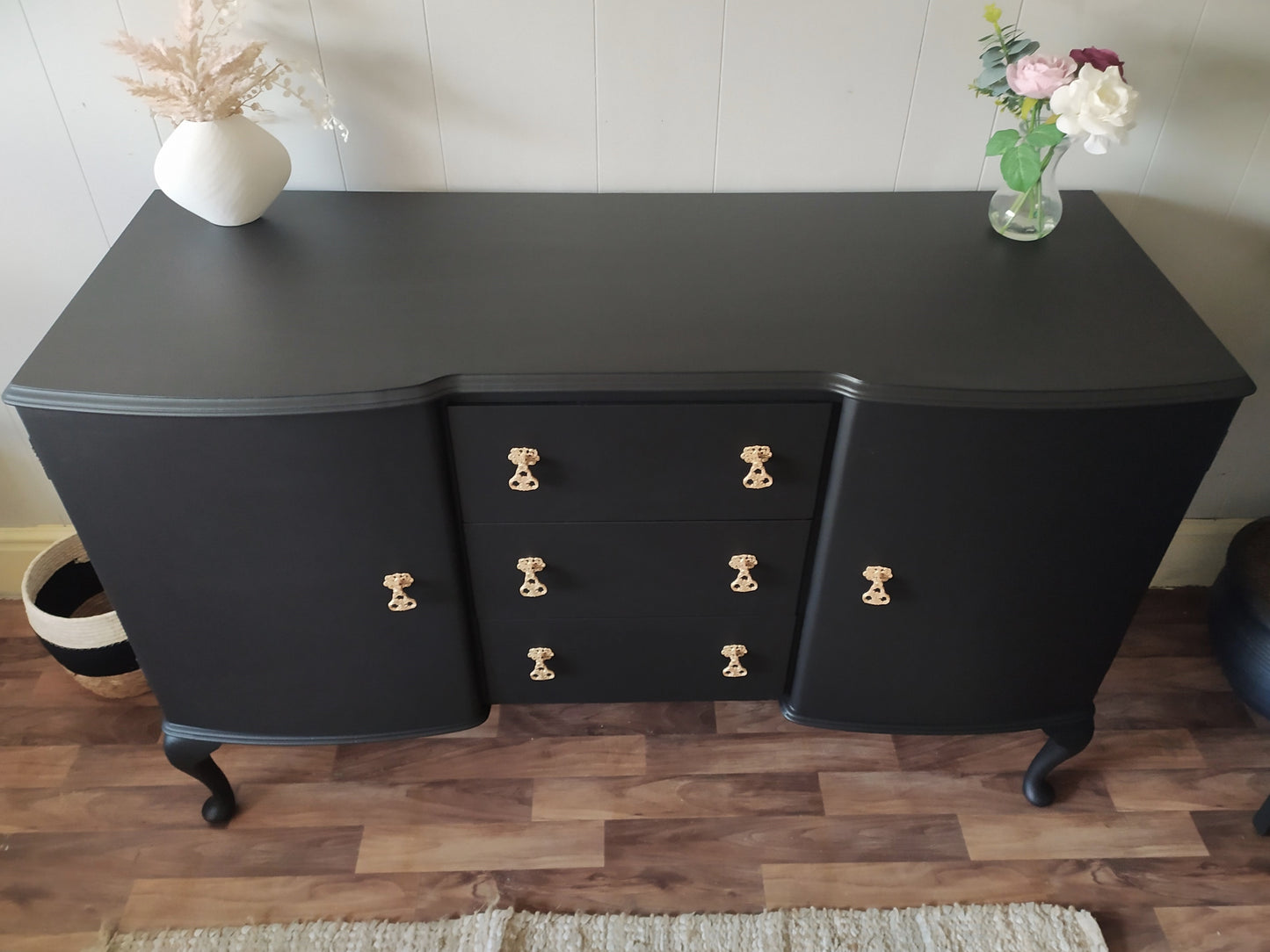848 : Sideboard, McIntosh cabriole legs