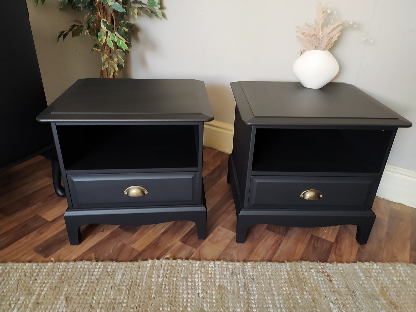 850 : Bedside cabinets with drawer