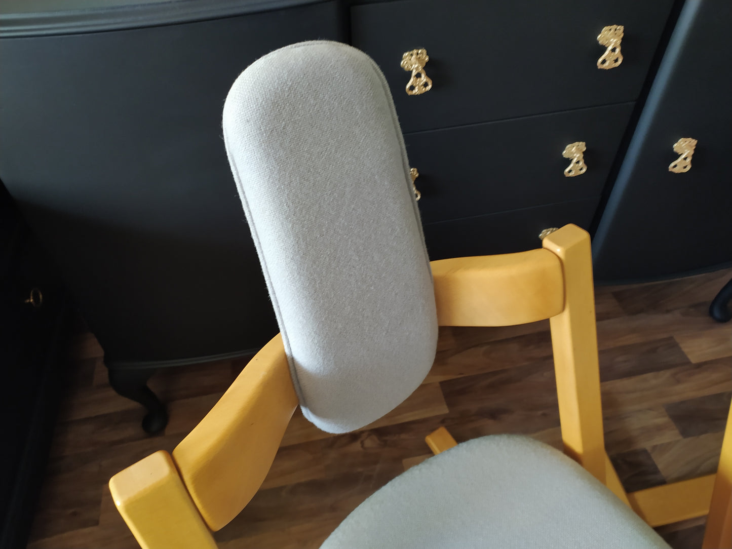 852 : Stokke Pendulum ergonomic rocking chair designed by Peter Ospvik