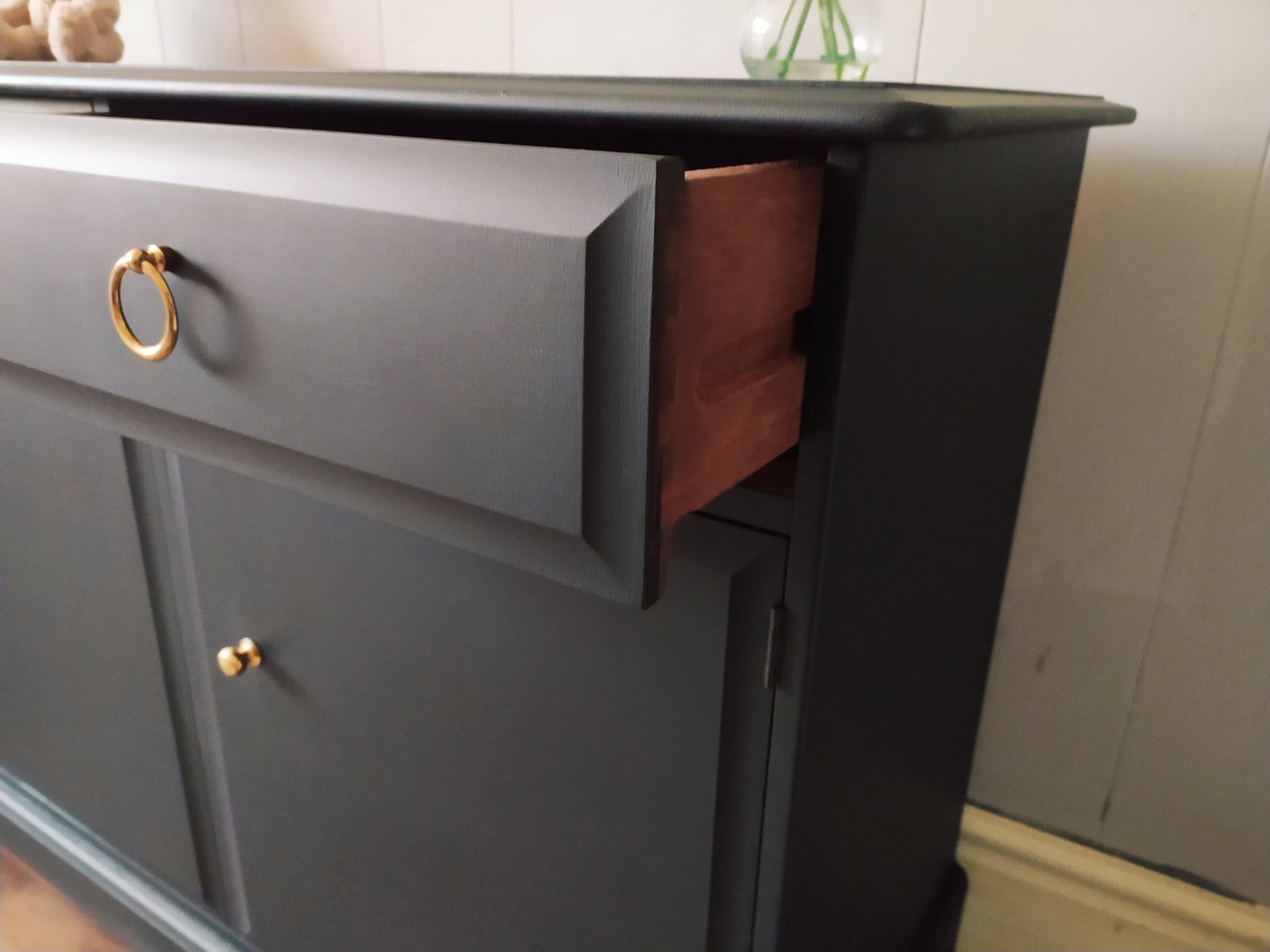 851 : Stag Minstrel Tallboy chest of drawers