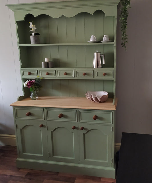 866 : Large country style dresser kitchen storage solid pine