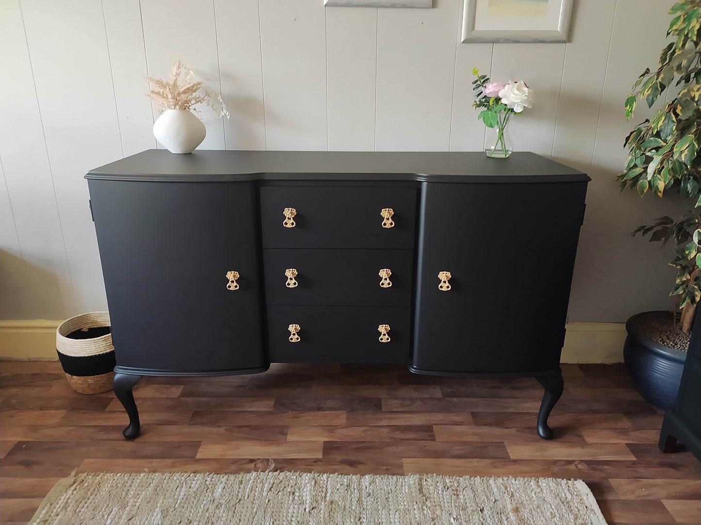 848 : Sideboard, McIntosh cabriole legs